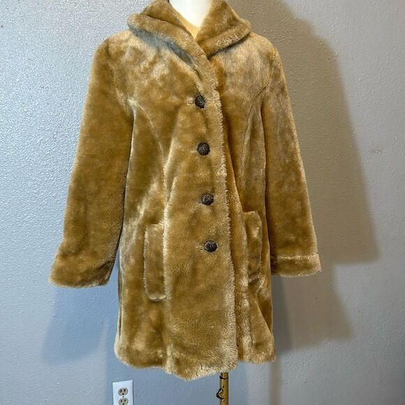 Vintage Cara women’s faux fur coat. No size tag. Please see measurements - Picture 1 of 11